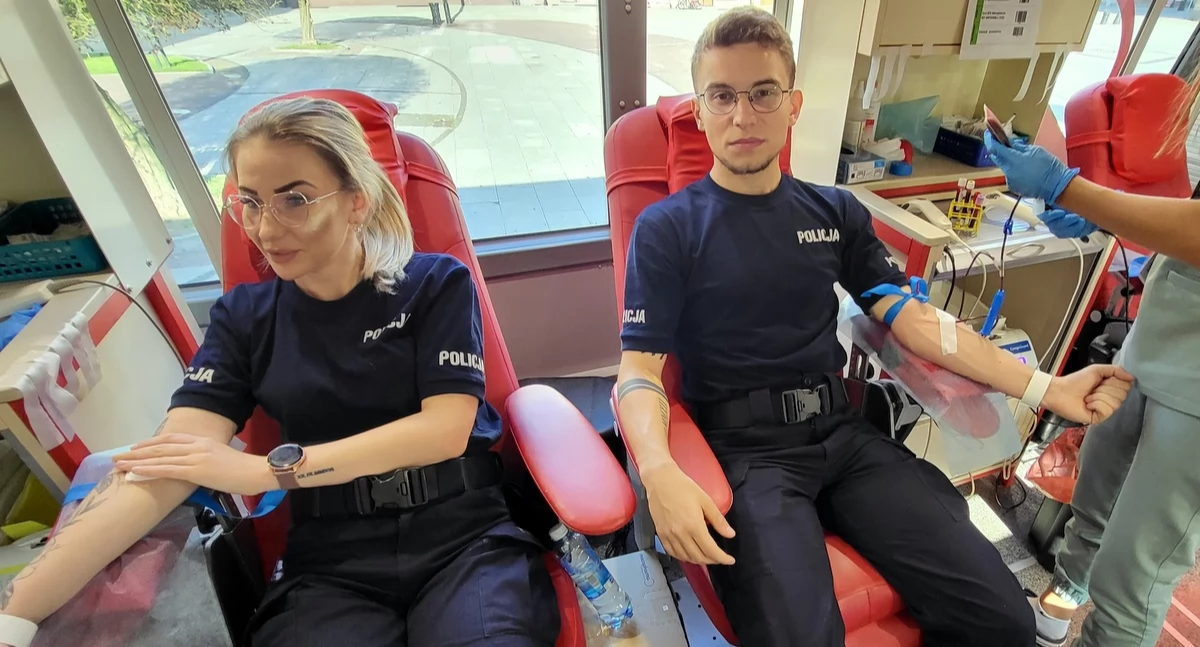 Mocne wejście do służby - nowi policjanci oddali krew