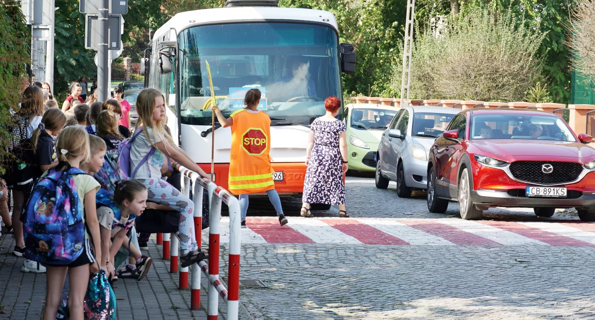 Dlaczego wejścia do jedynki nie robili w wakacje?