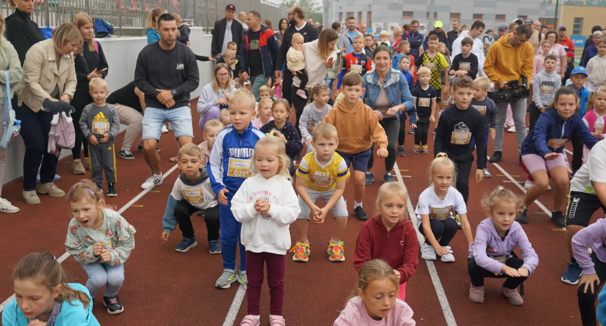 Najmłodsi zaczęli miodowe bieganie w Barcinie (fotogaleria, film)