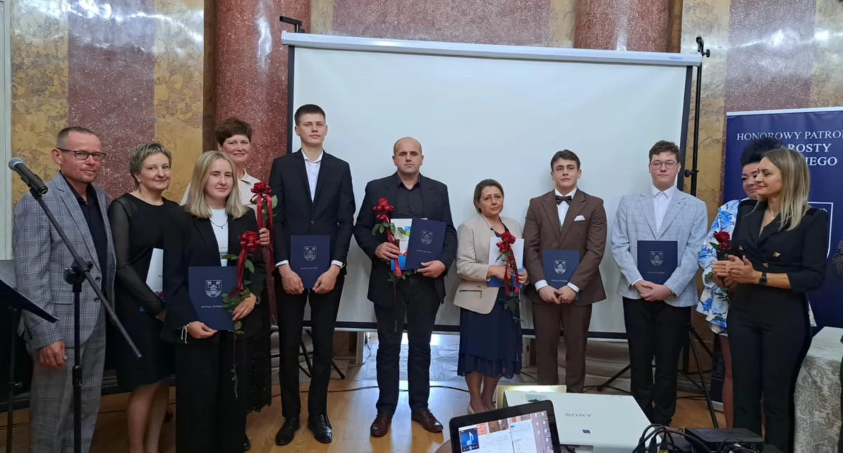 Kacper Koc z I LO Maturzystą Roku 2025 w powiecie żnińskim. Gala oświatowa w Lubostroniu (film + fotogaleria)