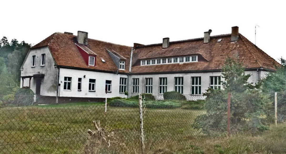 Co z dawnymi szkołami w Kaczkowie i Cerekwicy?