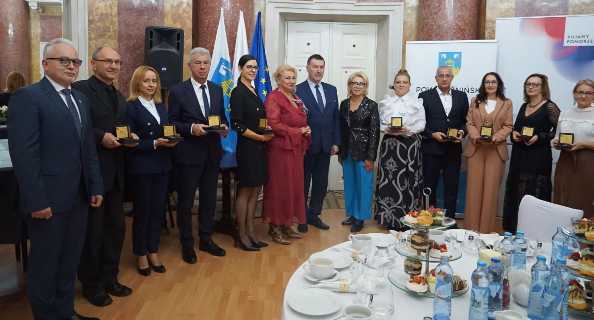 Powiatowy Dzień Nauczyciela w Pałacu Lubostroń - nagrody dla wyjątkowych nauczycieli