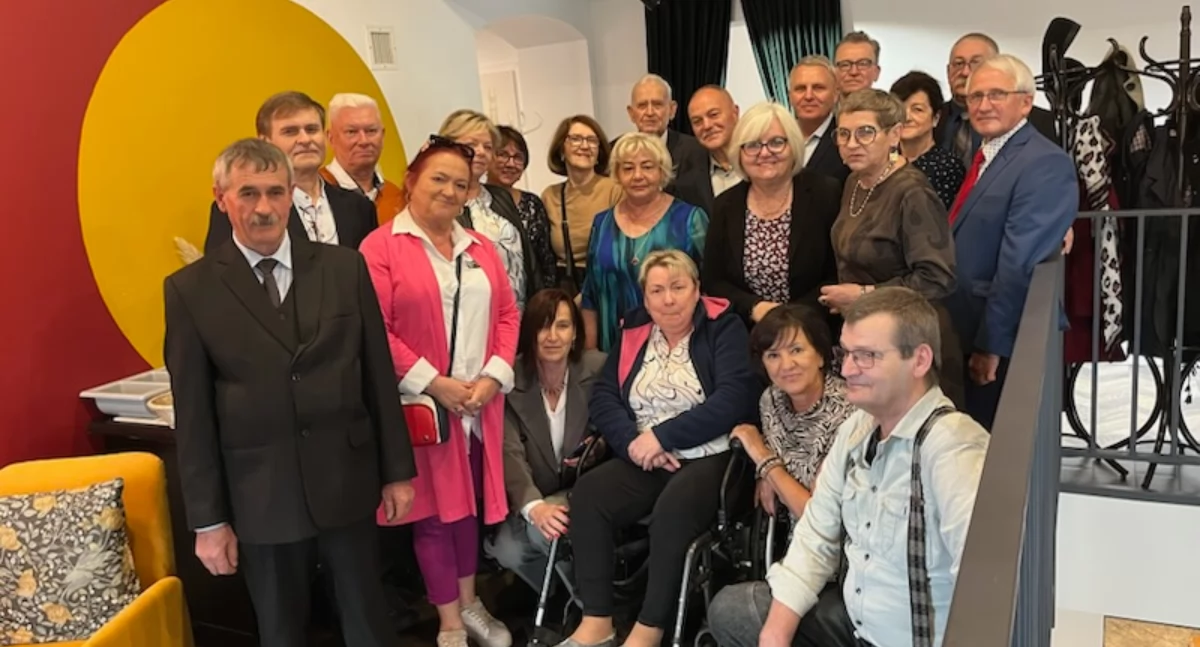 Maturzyści z roku stanu wojennego spotkali się po 44 latach; sukces wychowawczy profesora Kurka