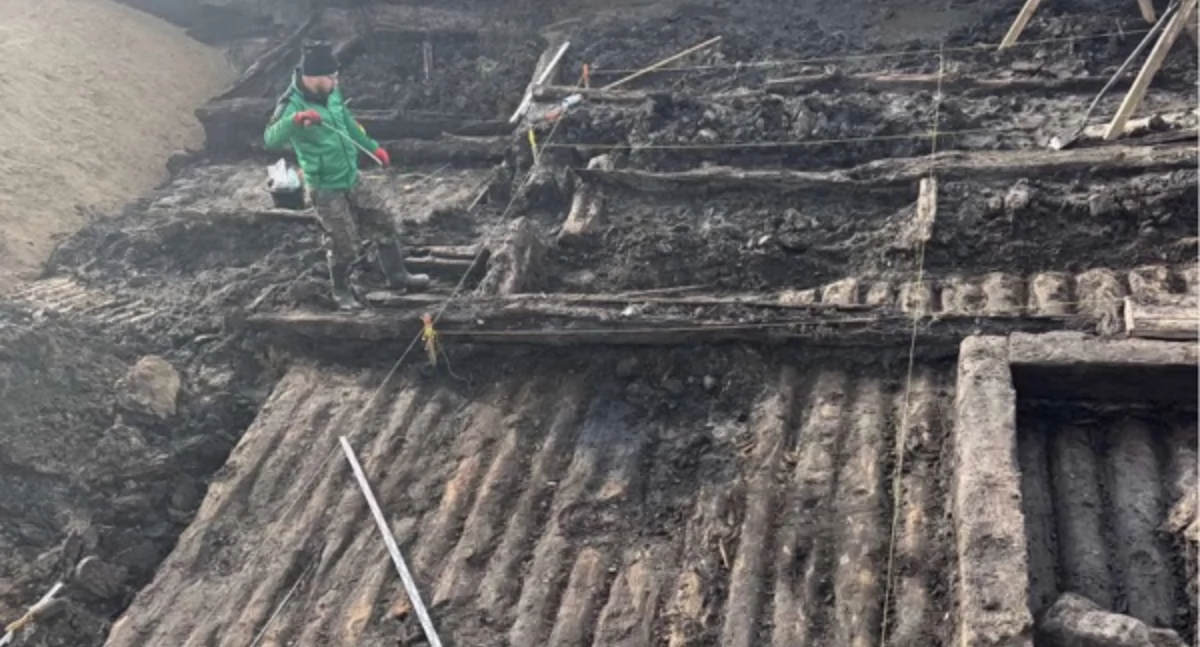 Spektakularne odkrycie archeologiczne w Łabiszynie. Droga z początków miasta odkopana na budowie nowego banku