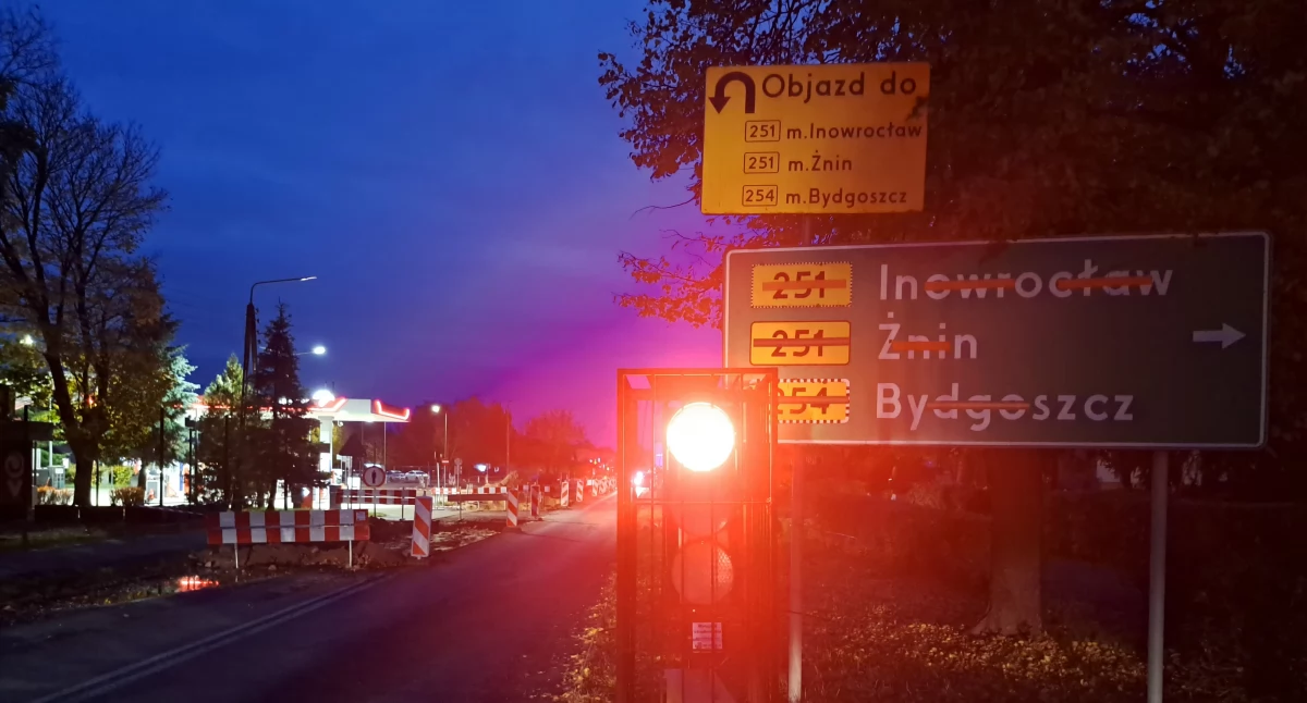 Wahadła na Rydzku. ZDW liczy się z prowadzeniem prac na budowie ronda w Barcinie także w I połowie 2026 r.