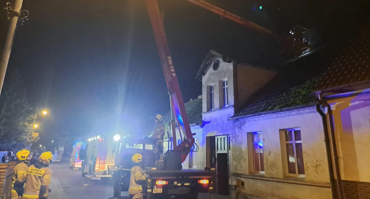 Pożar sadzy w kominie. Ulica Kościelna w Barcinie zablokowana