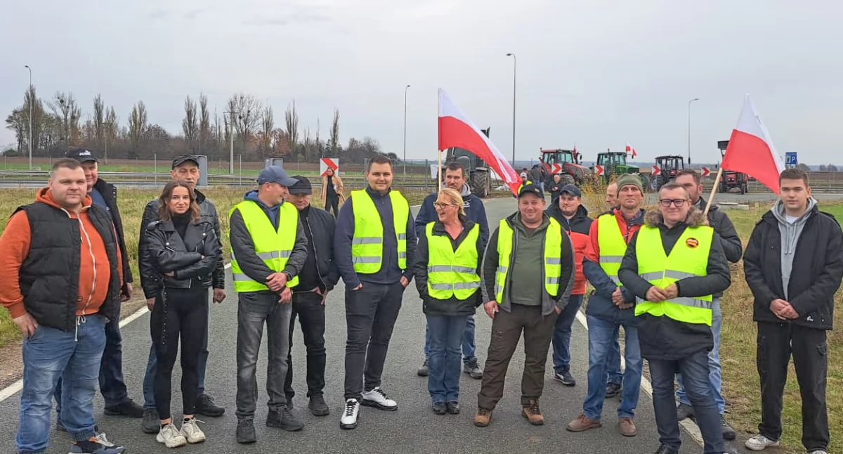 Protest rolników przy drodze ekspresowej w Żninie Wsi