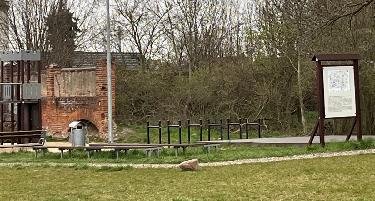 Rozpoczęły się roboty budowlane wokół szubińskich ruin zamku Sędziwoja