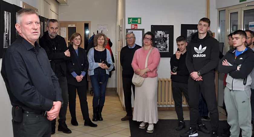 Wernisaż „Miasto i ludzie” Zbigniewa Milewskiego w szubińskiej bibliotece