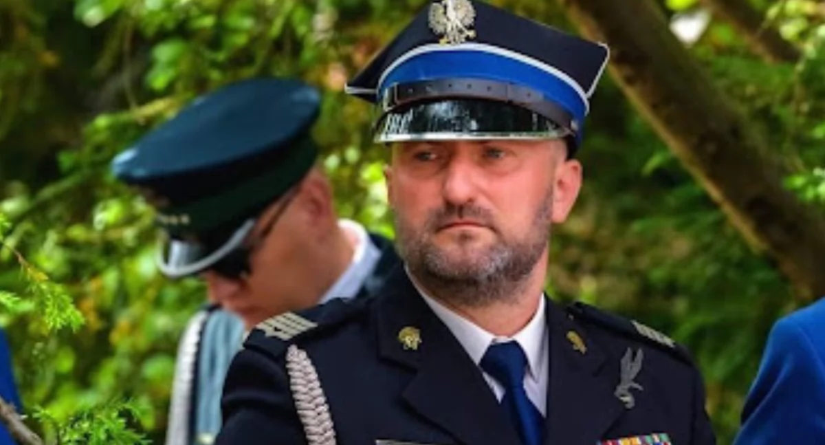 Bohaterski komendant z Kowalewa uratował życie starszemu mężczyźnie