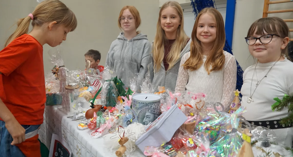 Kiermasz bożonarodzeniowy w żnińskiej dwójce - i magiczny, i praktyczny