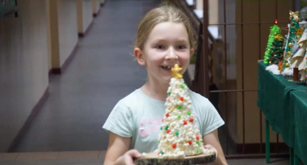 46 kreatywnych choinek. W żnińskiej jedynce zrobiło się świątecznie (fotogaleria)