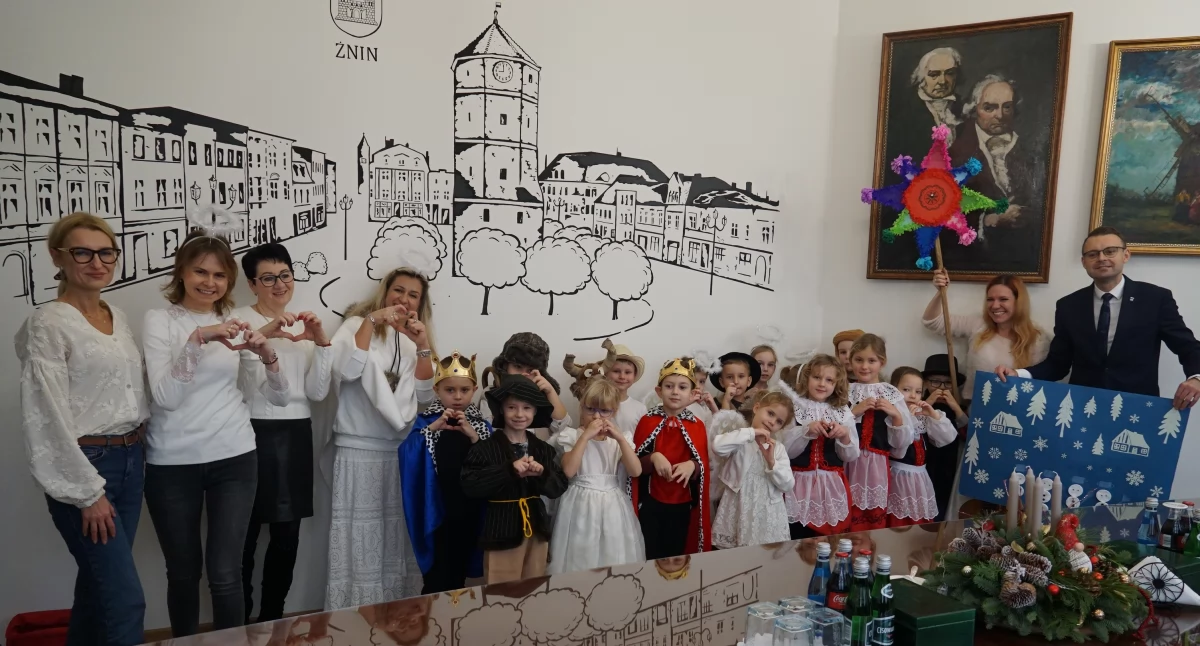 Kolędnicy z przedszkola cukrowniczego w gabinecie burmistrza (fotogaleria)