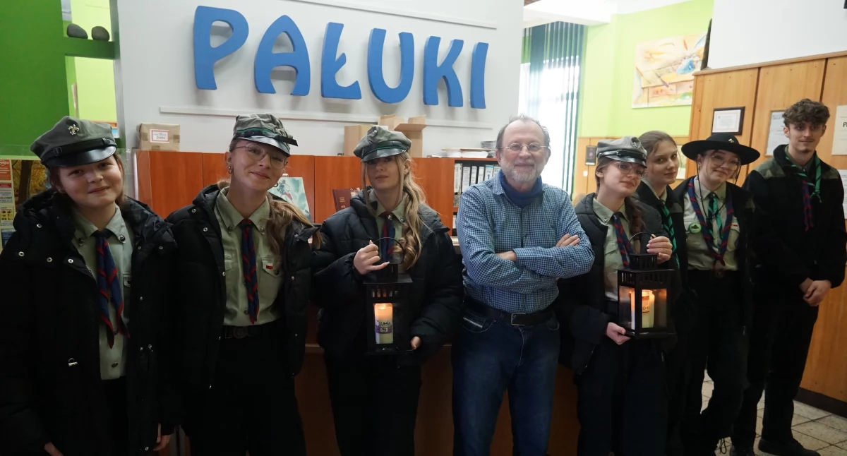 Harcerze niosą Betlejemskie Światło Pokoju. W redakcji Pałuk też już świeci
