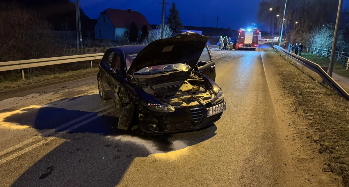 Zderzenie alfa romeo i peugeota w Krotoszynie (zdjęcia)