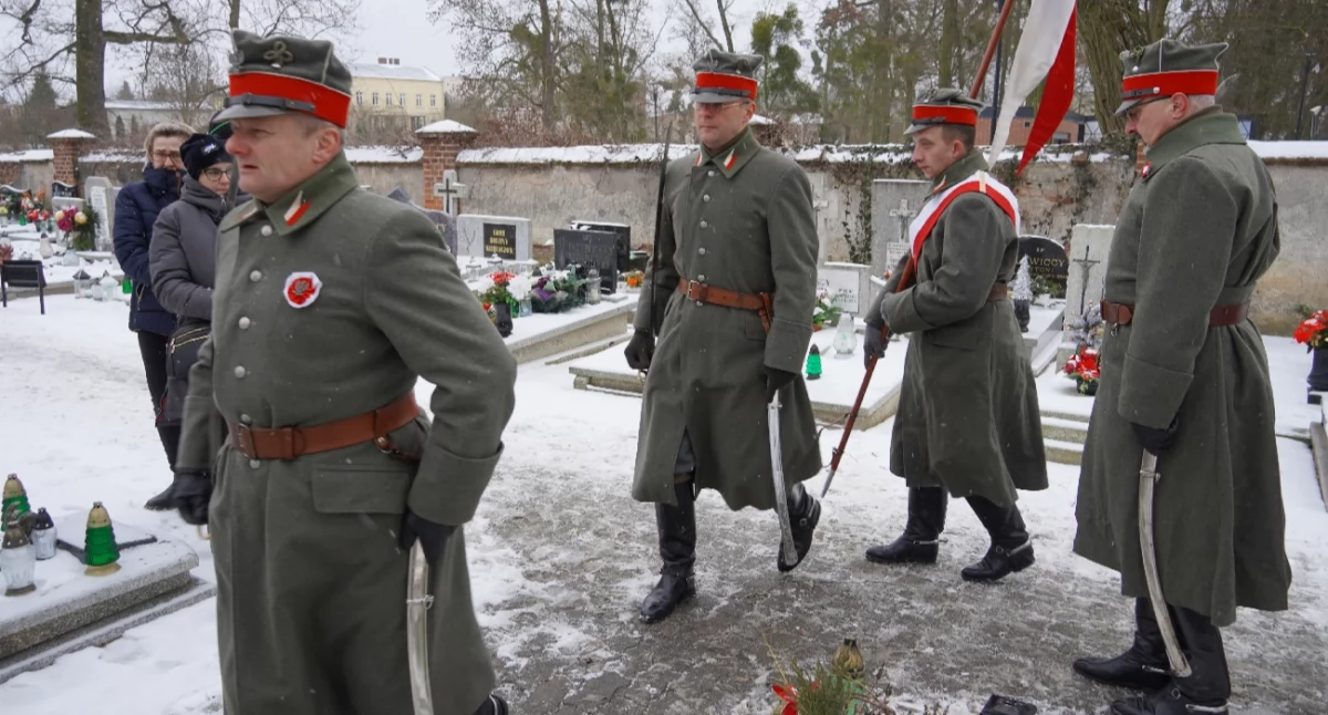 Cześć i chwała bohaterom