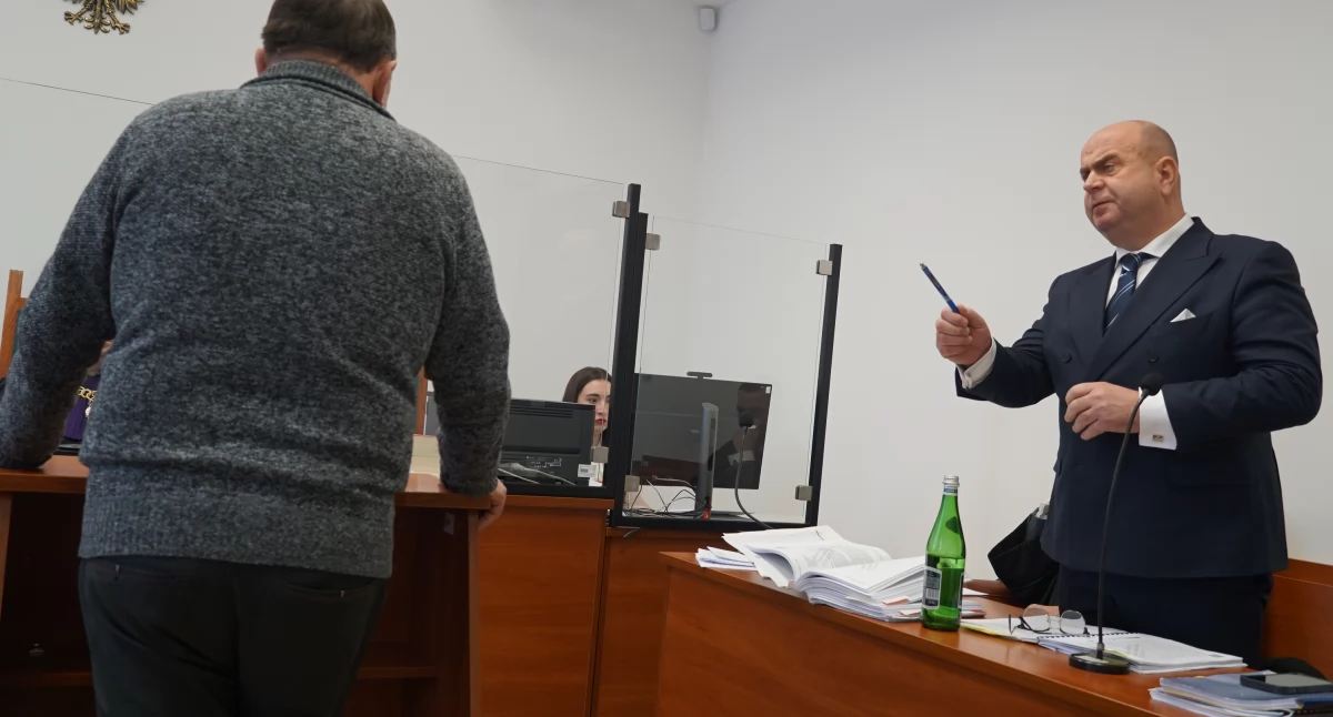 Kolejny dzień procesu Dariusza Kaźmierczaka - kogo nazwał durniem i wyzwał na solo