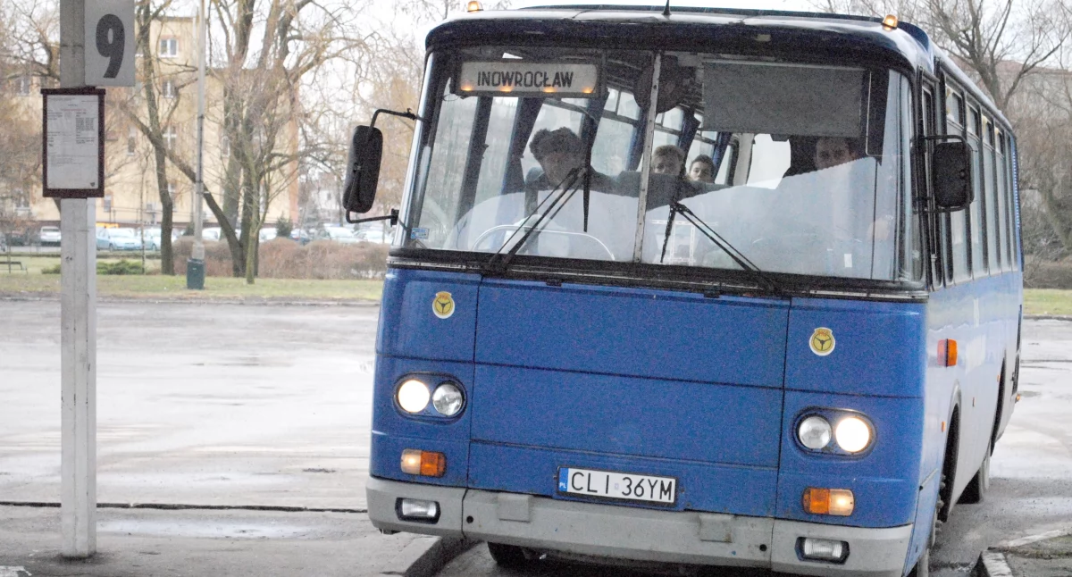 Nie wyjechał ani transport gminny, ani autobusy rejsowe K-PTS. Autobusy PKS z Barcina opóźnione, ze Żnina nie wyjechały