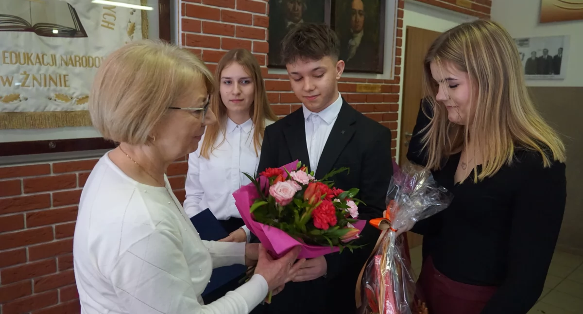 Wzruszające pożegnanie Grażyny Raczyńskiej, która odchodzi na emeryturę, kto w żnińskim ekonomiku ją zastąpi? (fotogaleria+film)