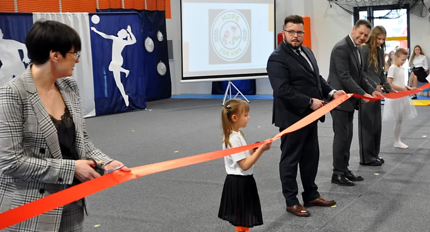 Nowa hala sportowa w Szubinie oficjalnie otwarta. Sportowe serce „Dwójki” zaczęło bić