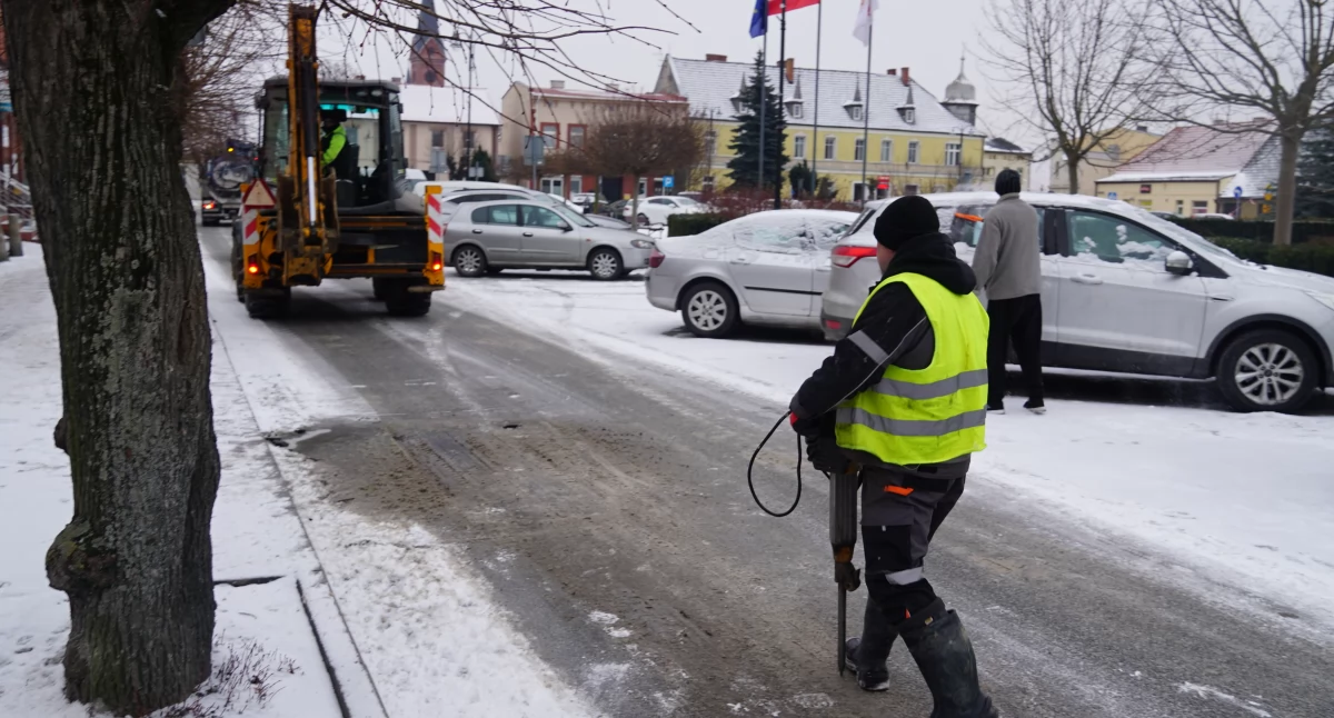 Awaria wodociągu w Barcinie. W części starówki nie ma wody w kranach. Utrudnienia w ruchu