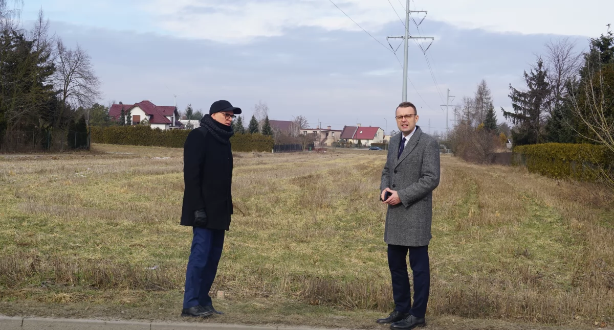 Będzie miejsce do zaparkowania samochodu, by odprowadzić dziecko do Żnińskich Ksyków