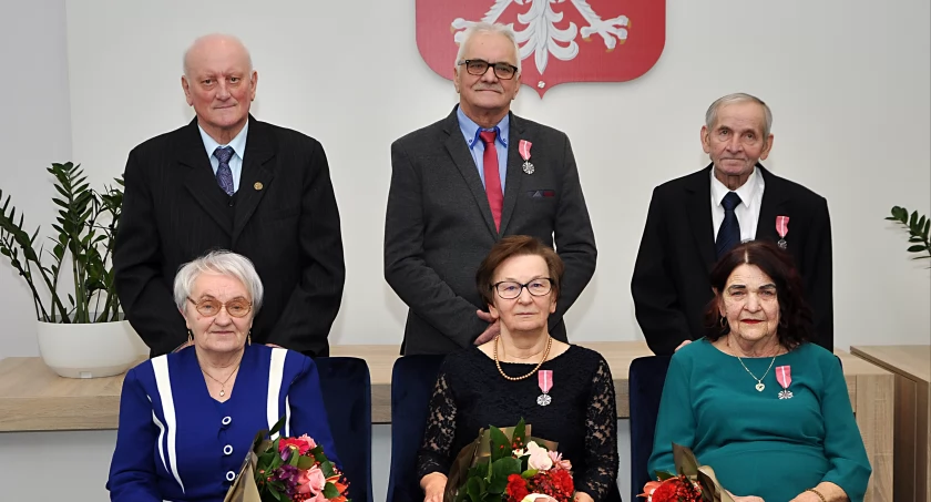 Medale i gratulacje dla małżeństw z 50- i 55-letnim stażem w gminie Szubin