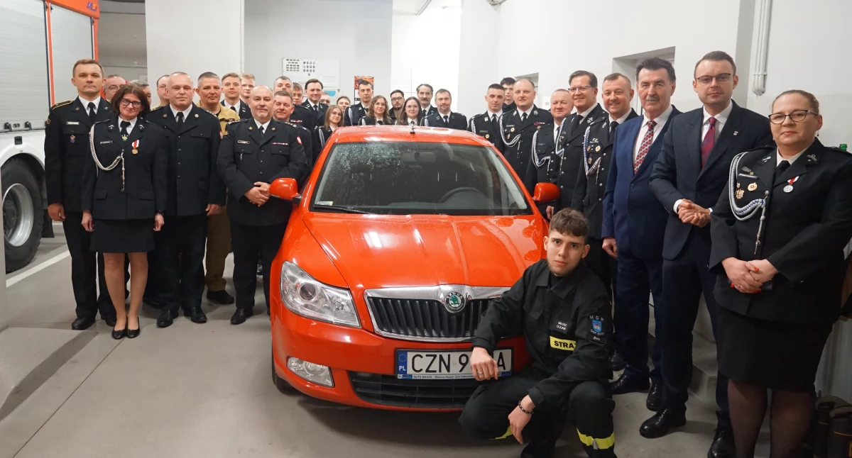 Zarząd OSP Żnin wybrany. Komendanci PSP z samochodem dla ochotników (fotogaleria+film)