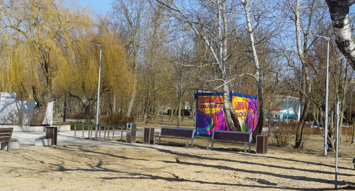 Brakuje placów zabaw w Żninie. Co z zapowiadanym obiektem na ul. Browarowej i dlaczego zniknął statek z plaży nad Jeziorem Czaplem?
