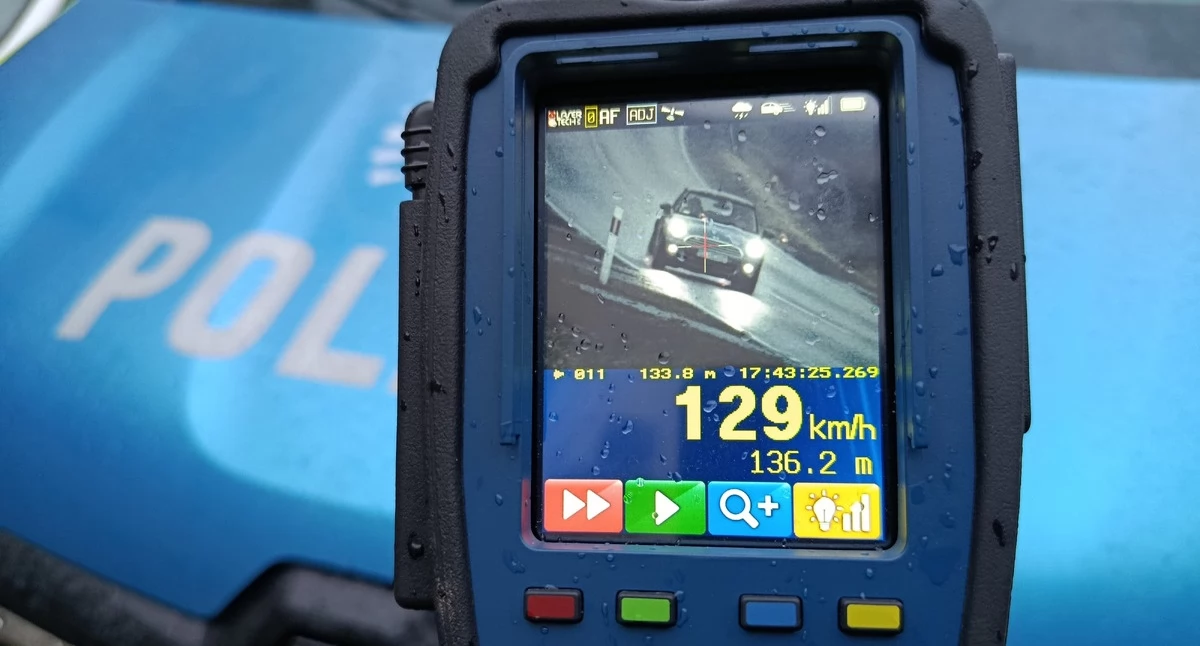 129 km/h i i 142 km/h - kierowcy z Bożejewiczkach i Bielawach stracili prawo jazdy za rażące przekroczenie prędkości poza obszarem zabudowanym