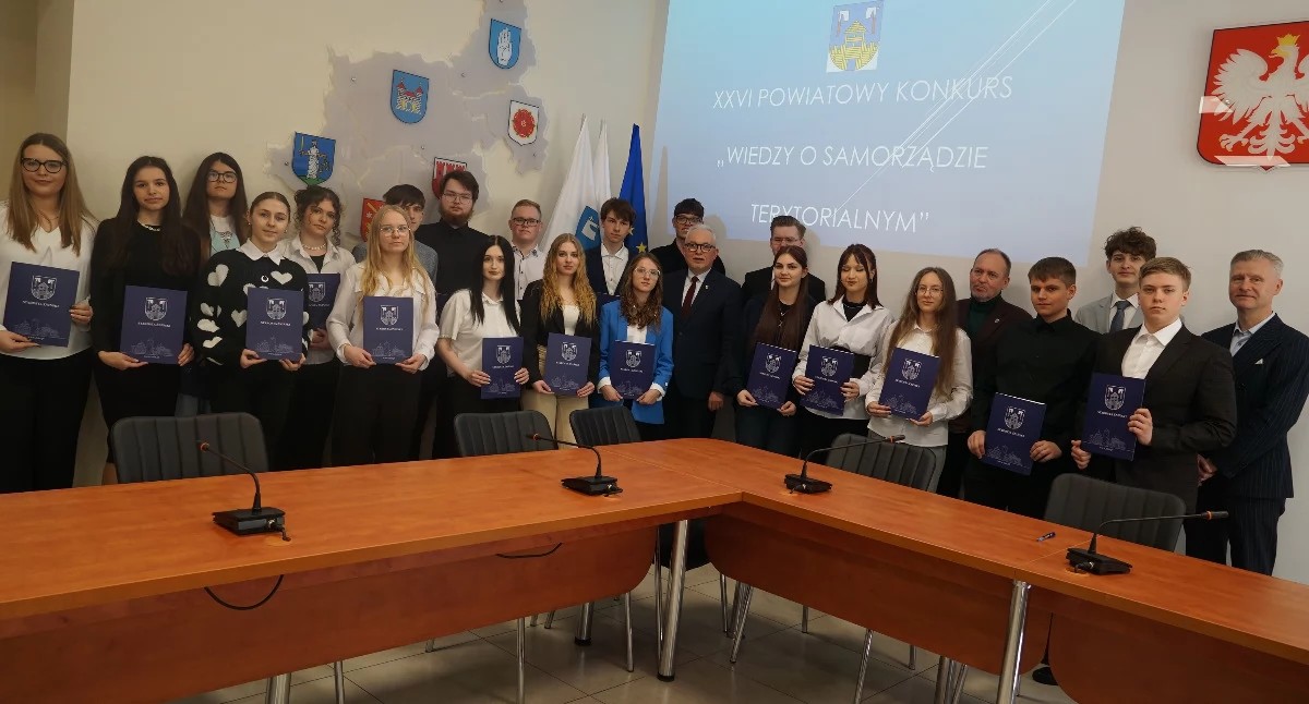 W XXVI Powiatowym Konkursie Wiedzy o Samorządzie Terytorialnym zwyciężyło LO Żnin przed LO Barcin, a indywidualnie Olgierd Pawłowski (fotogaleria)