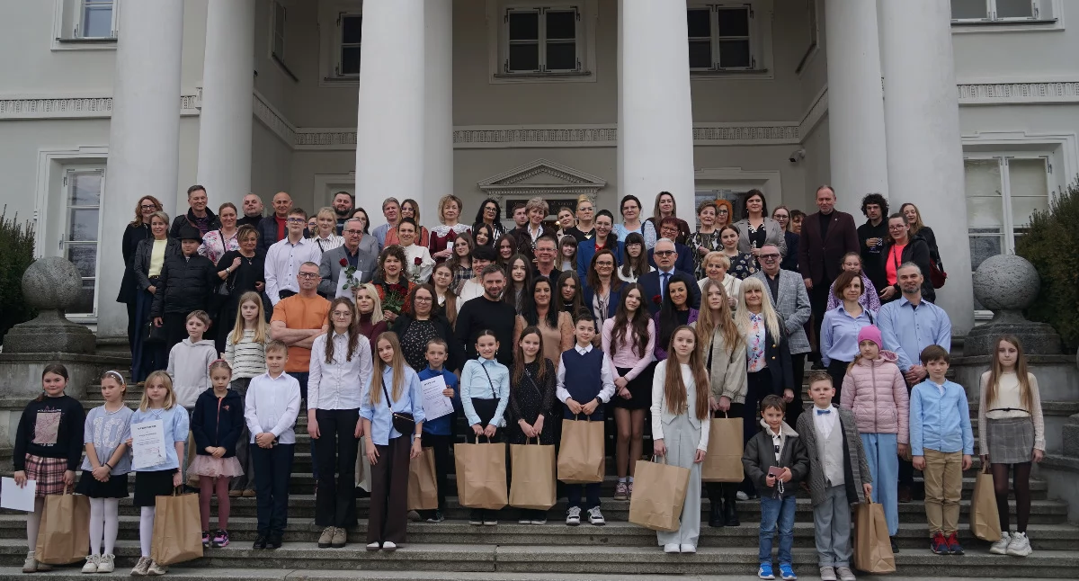 Konkurs plastyczny śladami legend Feliksa Malinowskiego. Zwycięzcy z Mamlicza, Rogowa i Barcina. Grand Prix wędruje do Gąsawy. Gala w Lubostroniu (zdjęcia)