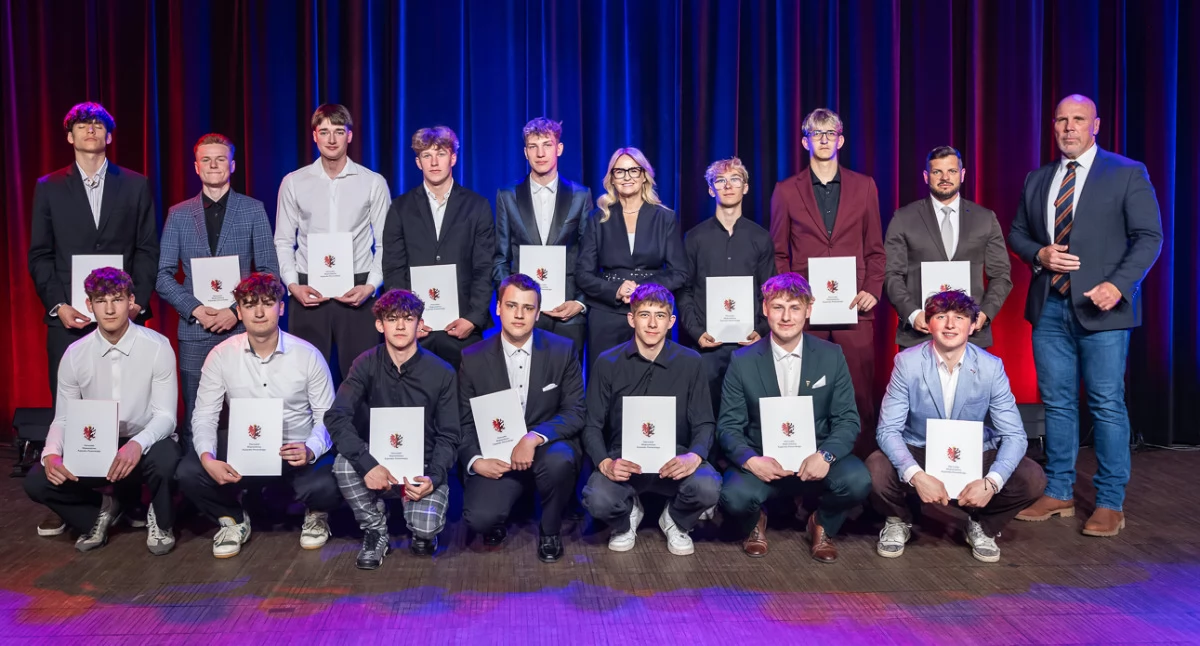 Hokeiści z Gąsawy i żeglarze ze Żnina laureatami nagród i stypendiów marszałka
