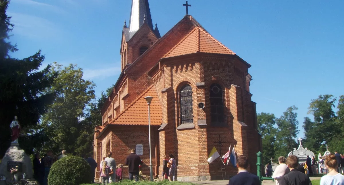 Ksiądz odprawiał nabożeństwo majowe, gdy na plebanii doszło do kradzieży