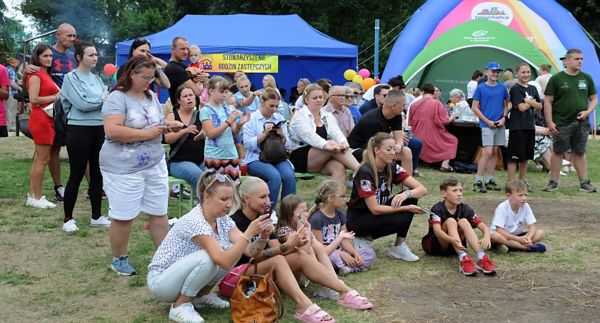 Rodzinny festyn w Kowalewie przyciągnął liczne grono mieszkańców. Nie zabrakło atrakcji i wspólnej zabawy