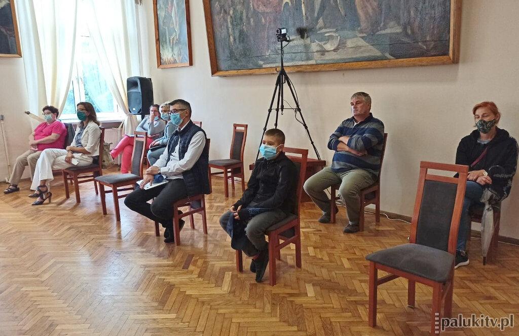 Niedowierzanie, łzy i rozczarowanie