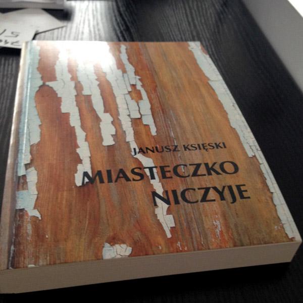 Powieść “Miasteczko niczyje” ukazało się jako książka