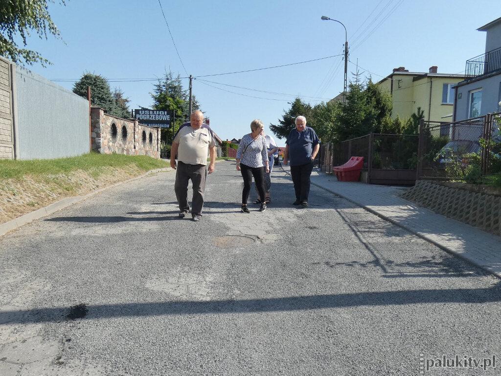 Emulsją z grysem załatali dziury