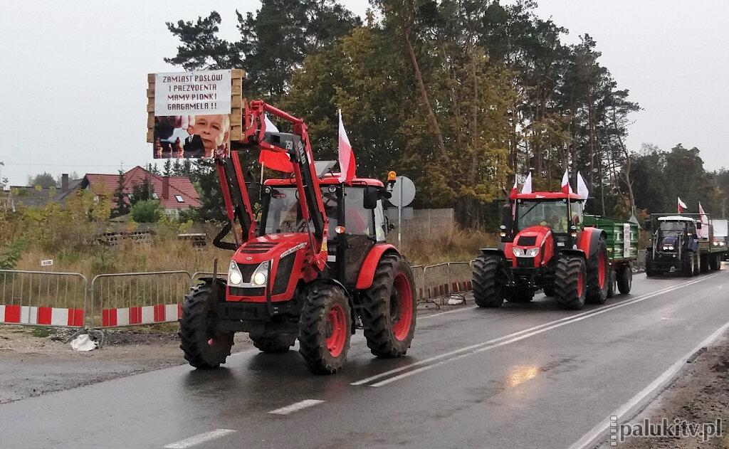 Przejechali ciągnikami przez Szubin