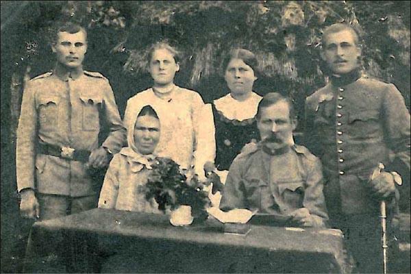 Rodzina Wildhirtów - wypędzeni, żołnierze i partyzanci; Jan Wildhirt walczył w 1915 roku z bolszewikami