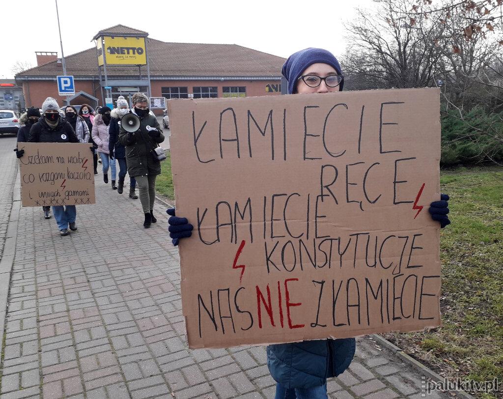 Spacer w asyście policji