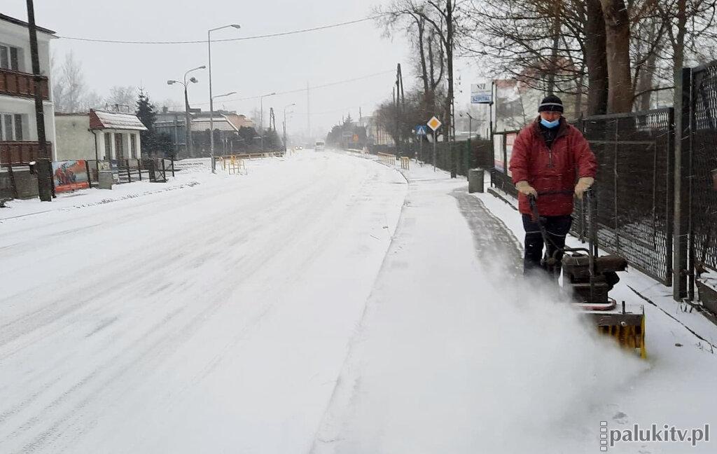 Trudne warunki na drogach powiatu