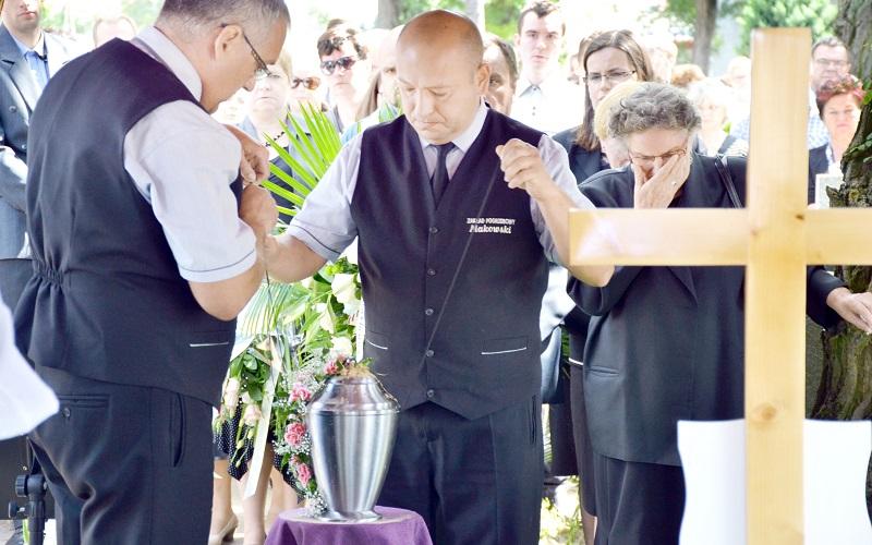 Barcinianie pożegnali zamordowane dziewczyny
