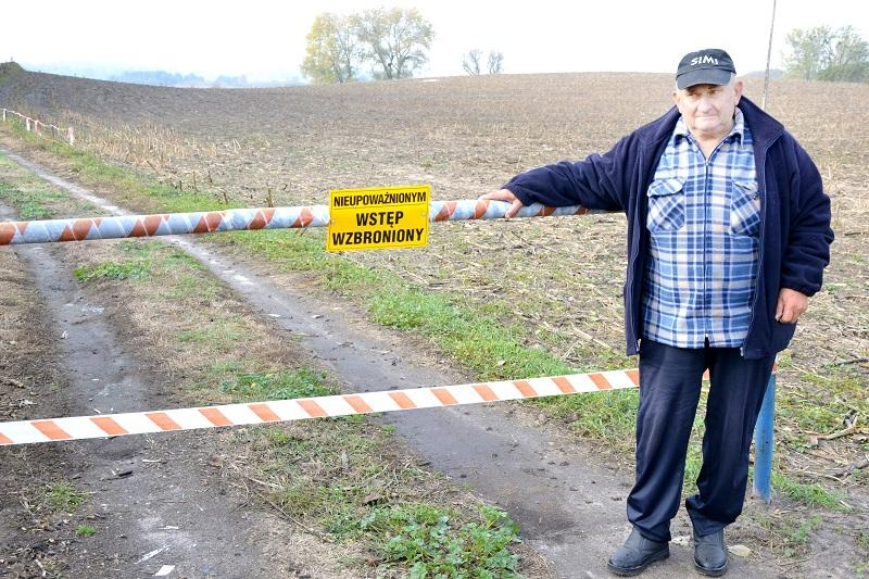 Sąsiedzi skłóceni, droga zablokowana