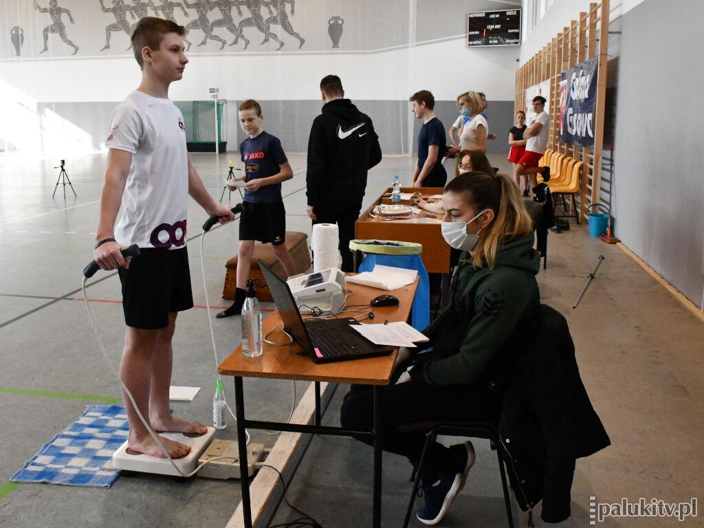 Hokeiści pod kontrolą naukowców
