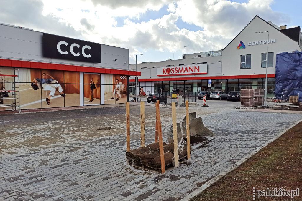 Nowe sklepy i mieszkania w kompleksie 