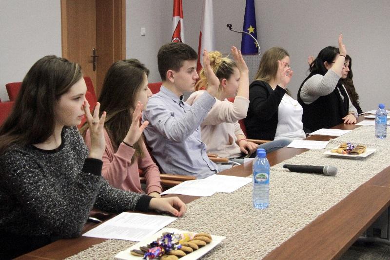 Skrócili kadencję z powodu reformy oświaty