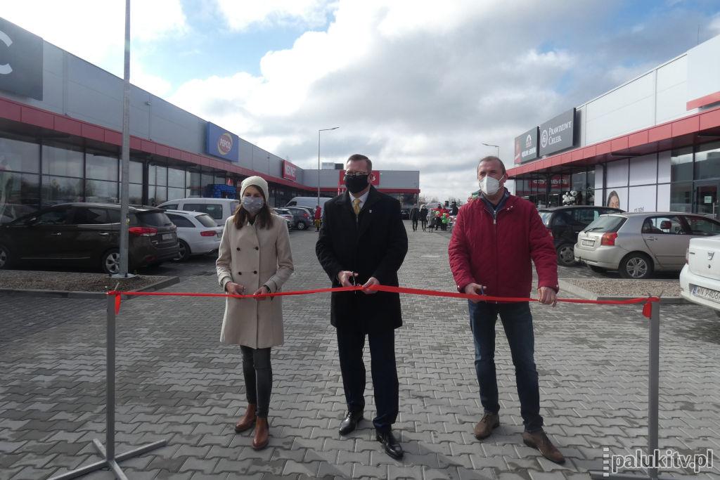 Przecięli wstęgę, zwiedzili sklepy i mieszkania