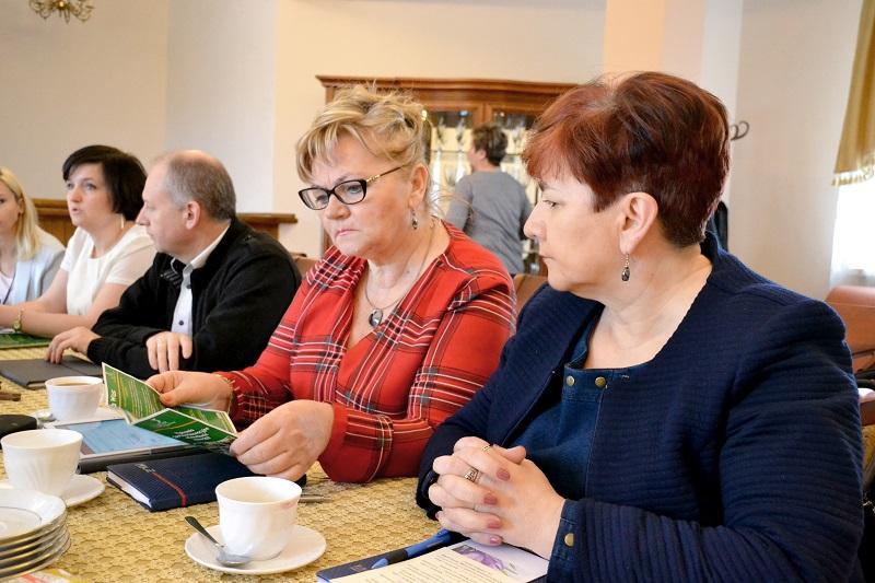 Informacja jest, ludzi nie ma