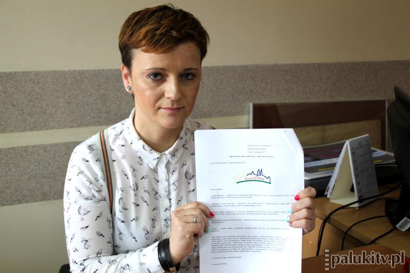 Radni pochylą się nad logo